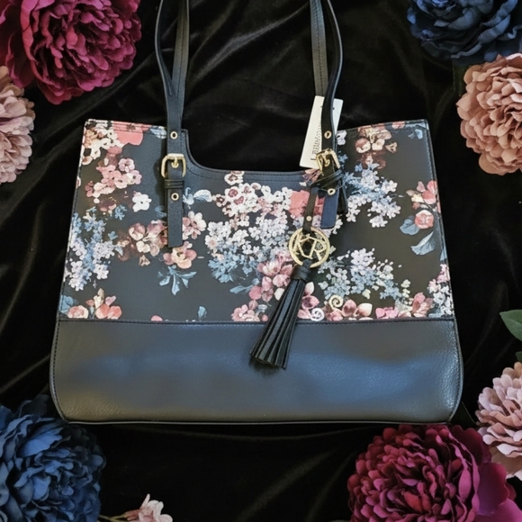 Shoulder Bag {NWT} - Picture 16 of 16